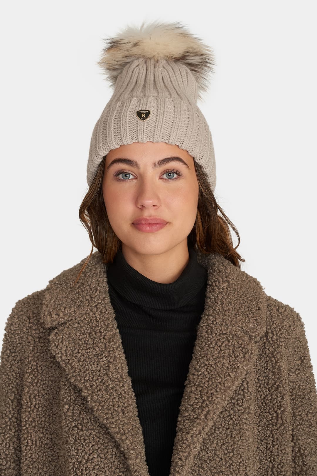 242_09cd9966a2-21967-3573-99395-1-original